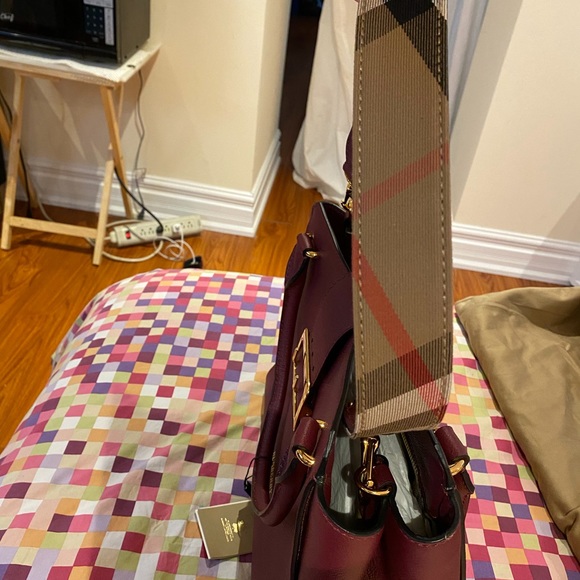 Burberry - Picture 2 of 10